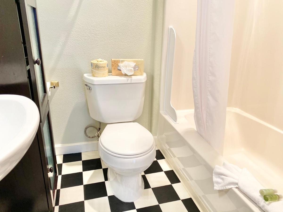 Andrew's Room,1414538558:JPEG